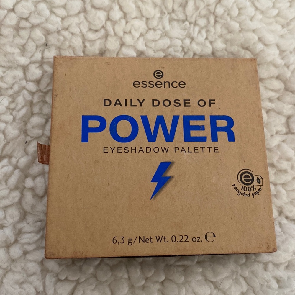 NWOT Essence‎ Daily Dose of Power Eyeshadow Palette